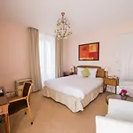 Eden Palace Au