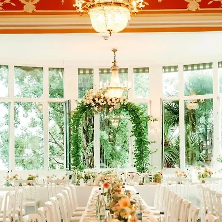 Eden Palace Au Hotel