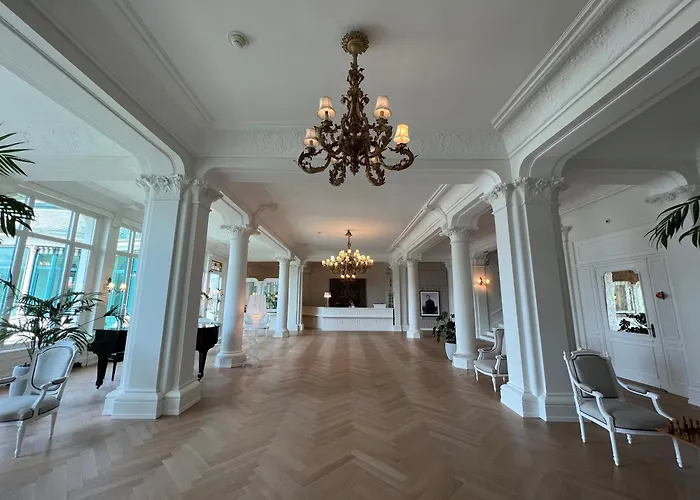 فندق إيدن بالاس أو لاك مونترو