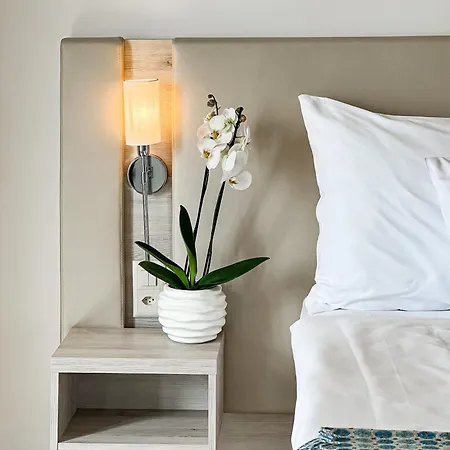 Отель Eden Palace Au